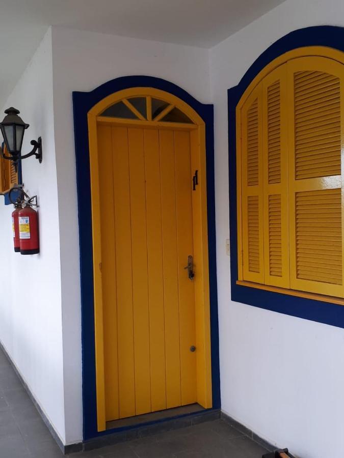 Residencial Colonial Amarelo A 150M Da Praia De Mariscal Aparthotel Bombinhas Eksteriør bilde